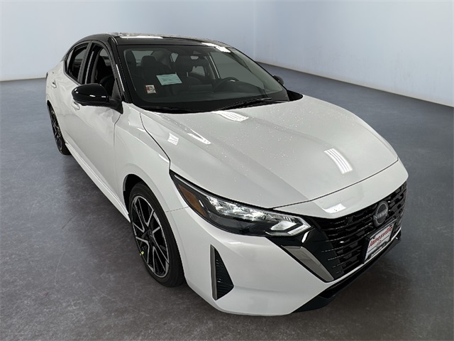 2025 Nissan Sentra SR's photo