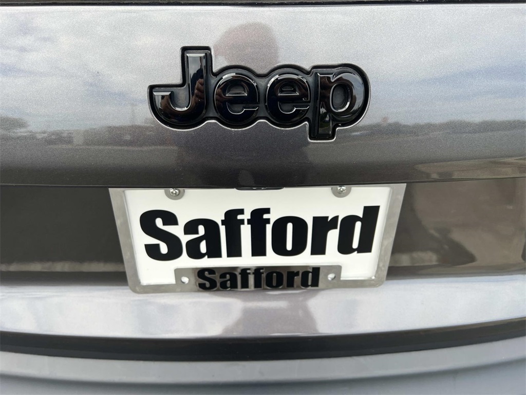2020 Jeep Cherokee Altitude photo 12
