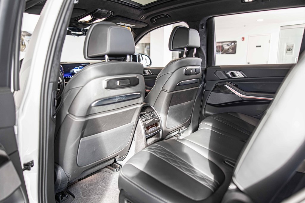 2025 BMW X7 - Image 36