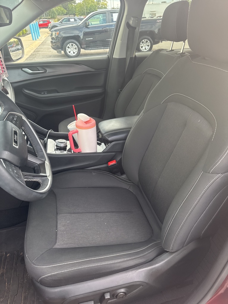 2023 Jeep Grand Cherokee Laredo photo 4