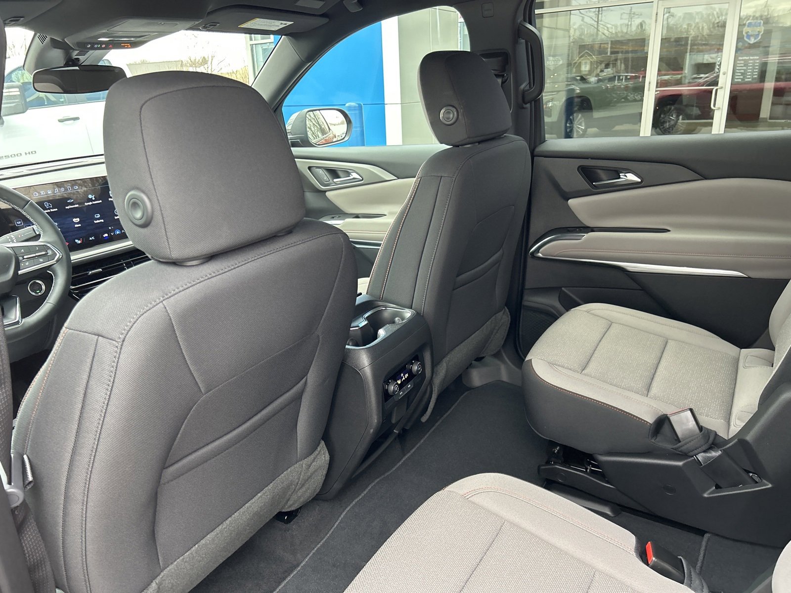 2025 Chevrolet Traverse photo 37