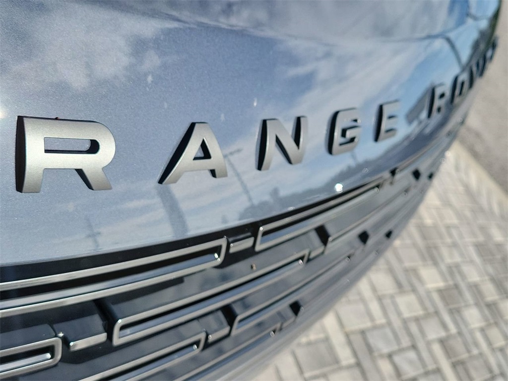 2025 Land Rover Range Rover Sport SE photo 8