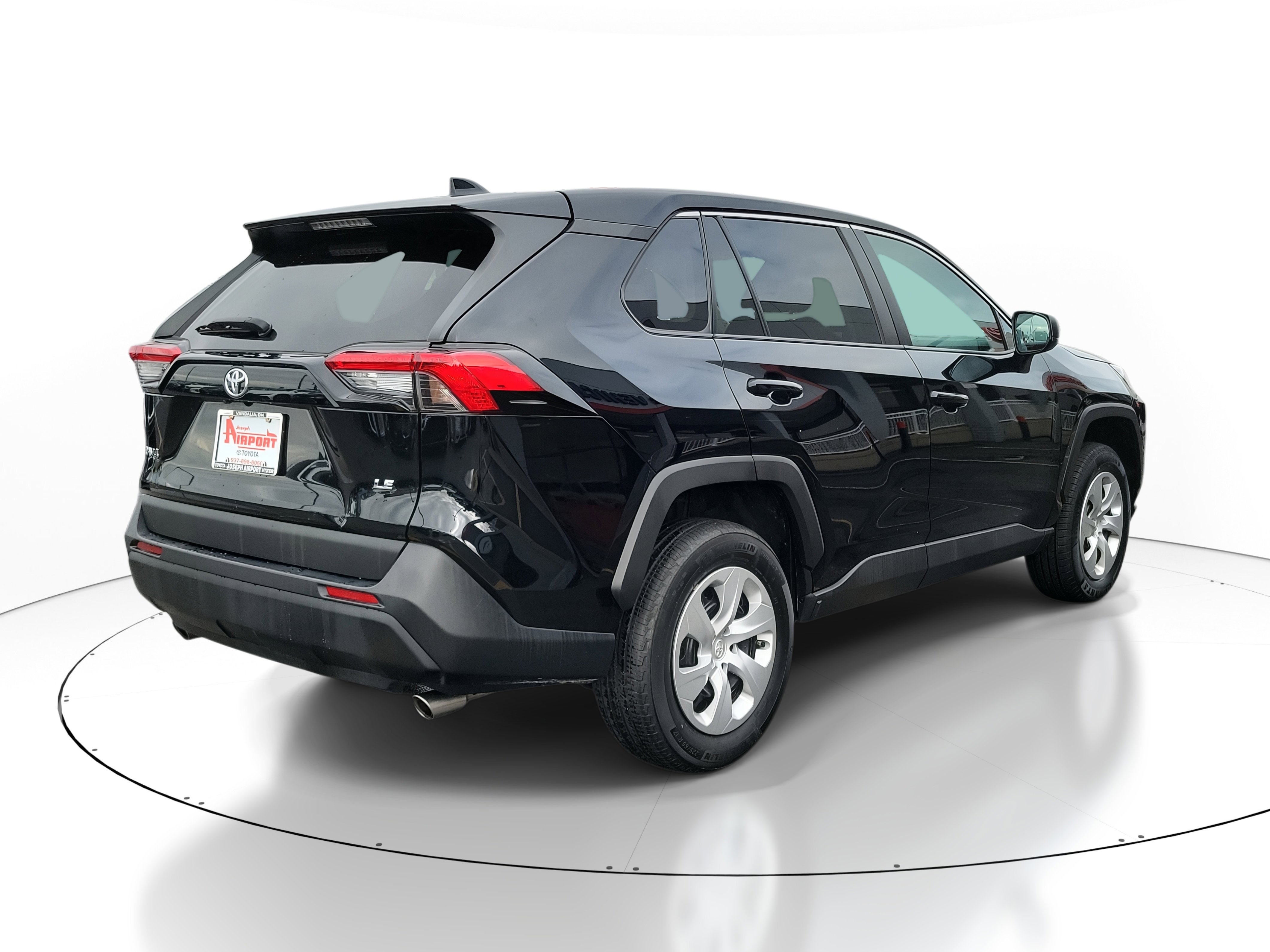 2024 Toyota RAV4 LE photo 4