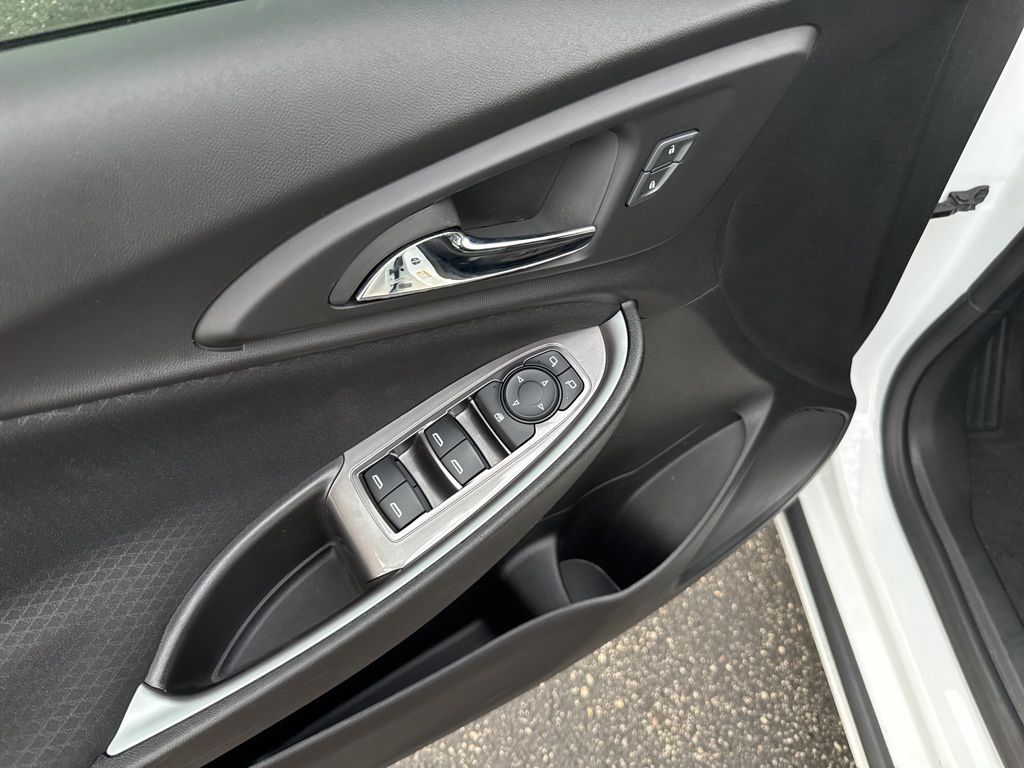 2023 Chevrolet Malibu LS photo 13