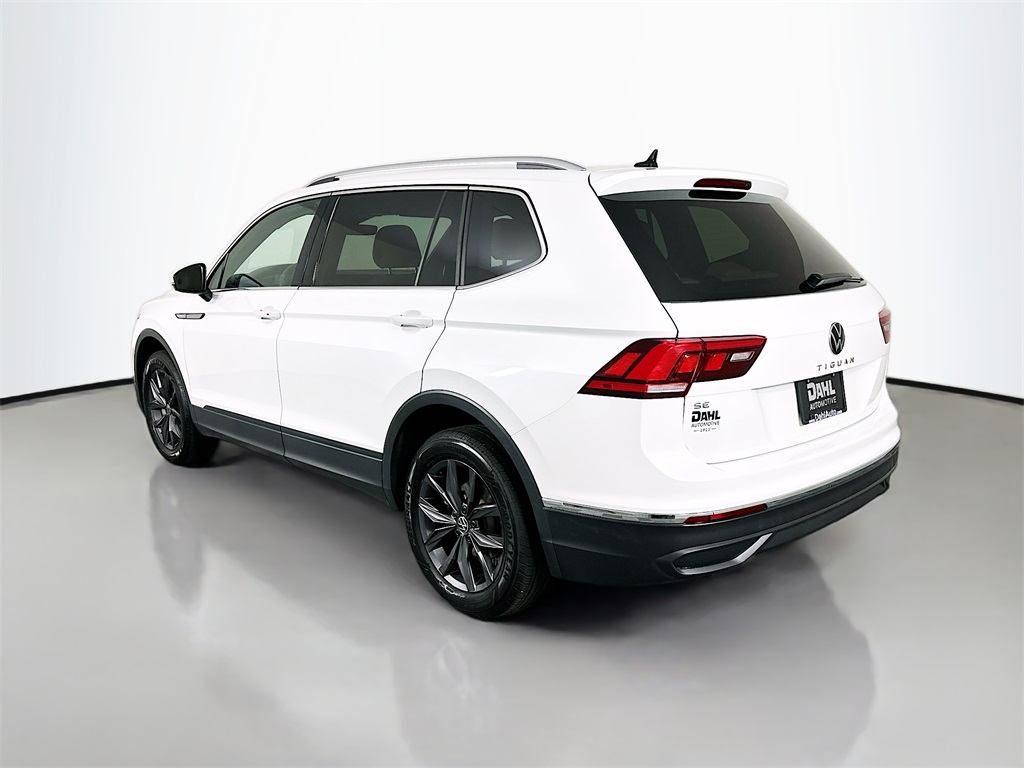 2023 Volkswagen Tiguan SE photo 3