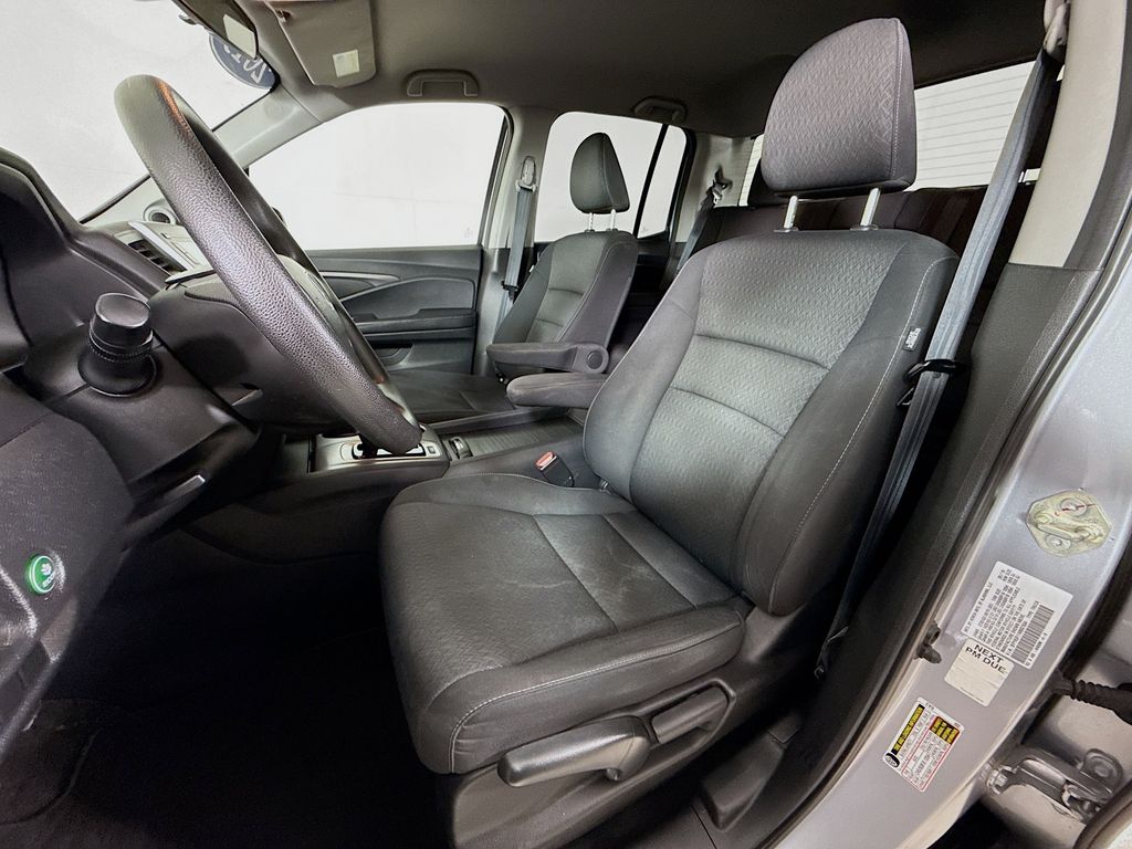 2019 Honda Ridgeline Sport photo 2