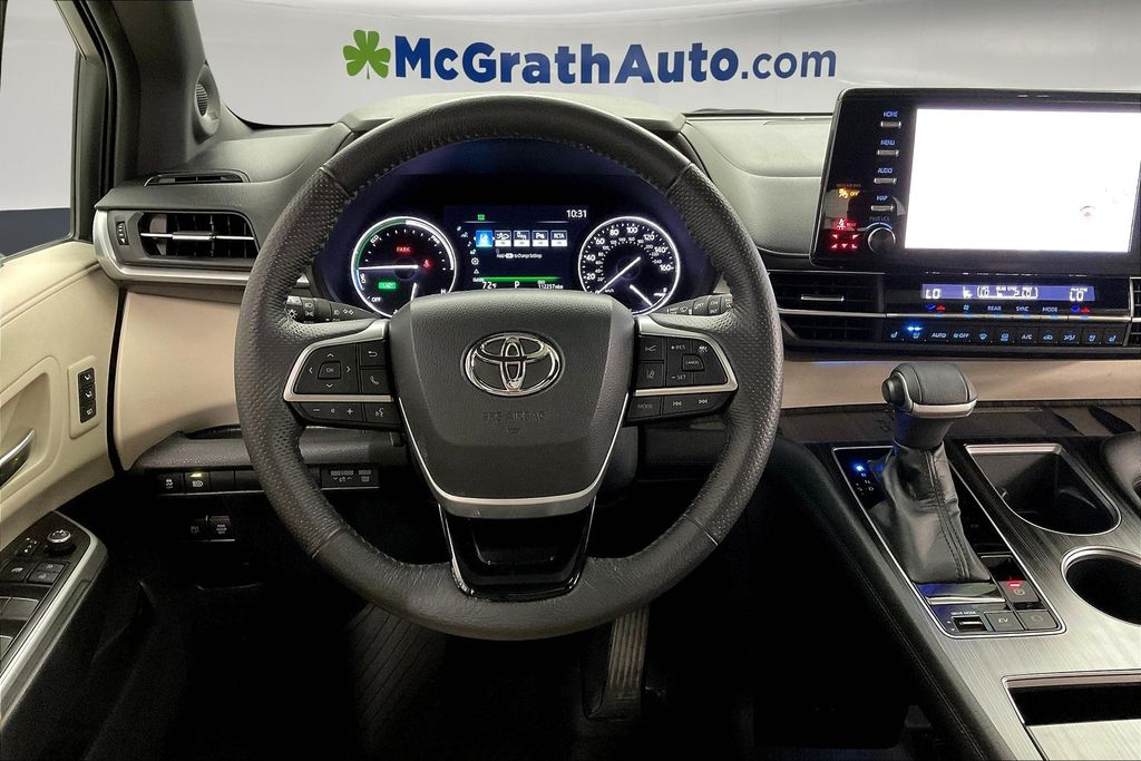 2022 Toyota Sienna Limited photo 6