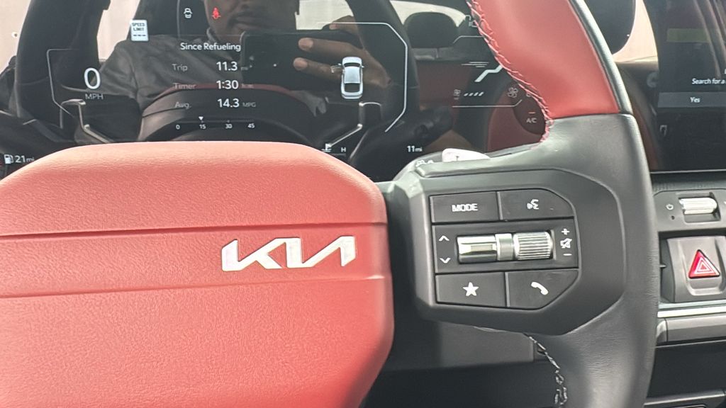 2025 Kia K4 GT-Line photo 19