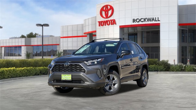 2025 Toyota RAV4 LE's photo