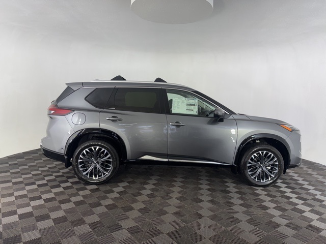 2026 Nissan Rogue Platinum photo 2