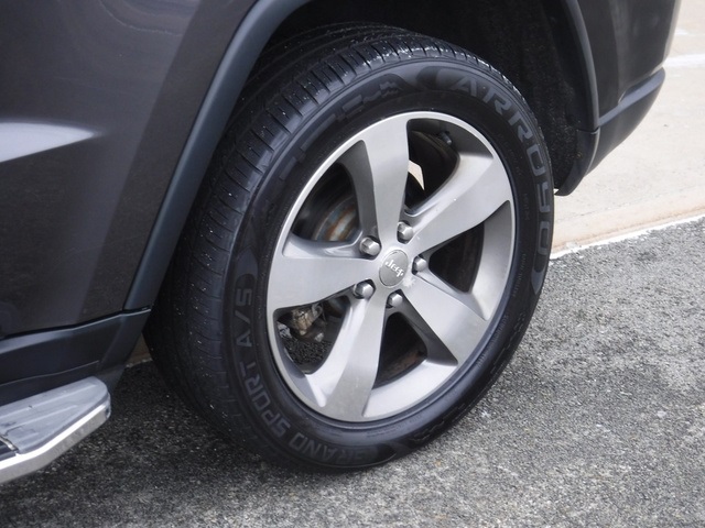 2016 Jeep Grand Cherokee Limited photo 2