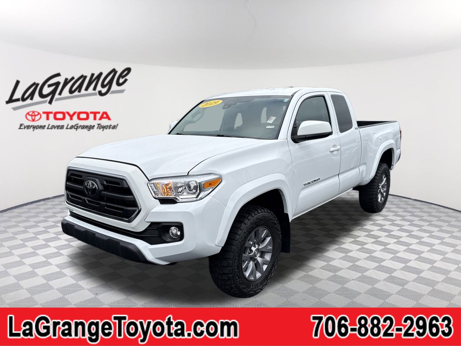2019 Toyota Tacoma SR5's photo