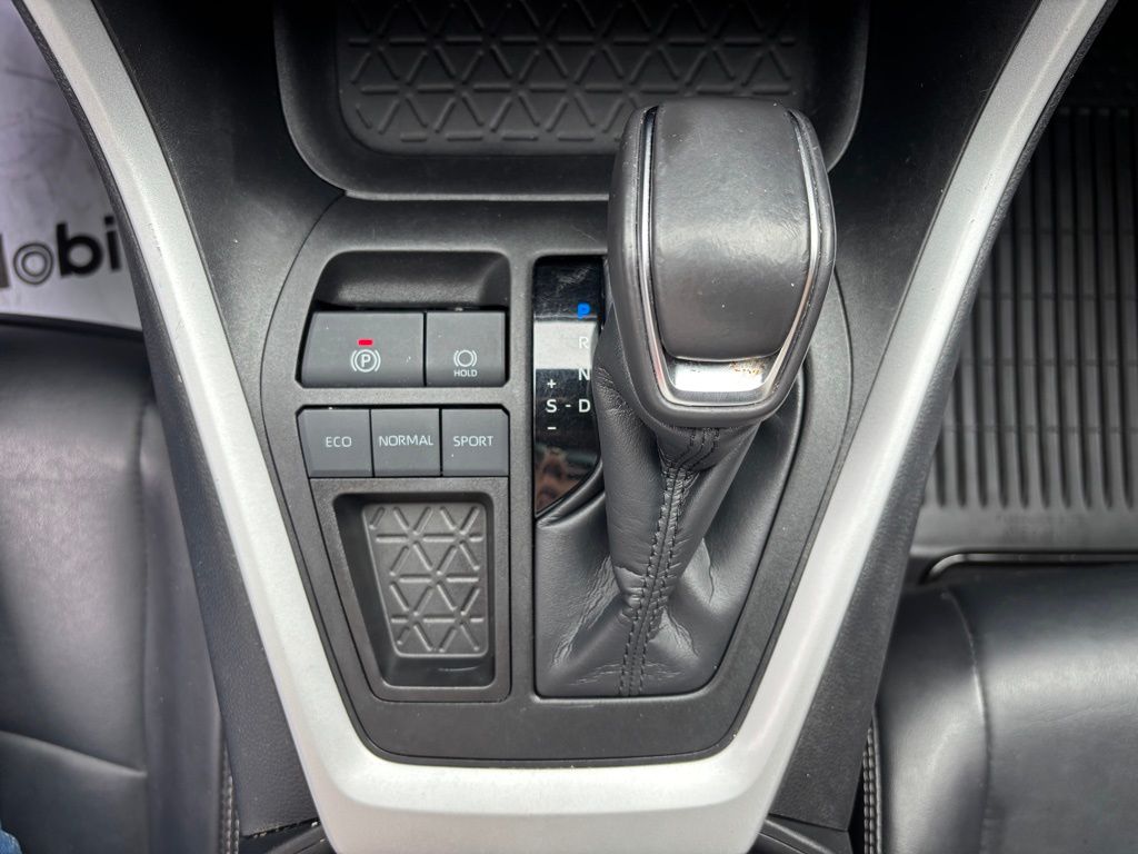 2022 Toyota RAV4 XLE Premium photo 14