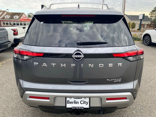 2025 Nissan Pathfinder Platinum photo 2