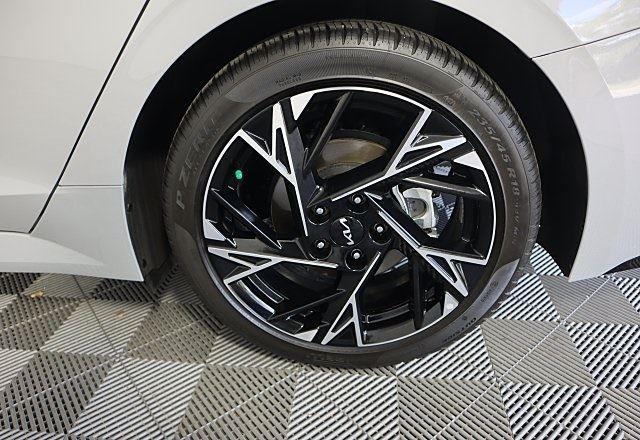 2025 Kia K5 GT-Line photo 11