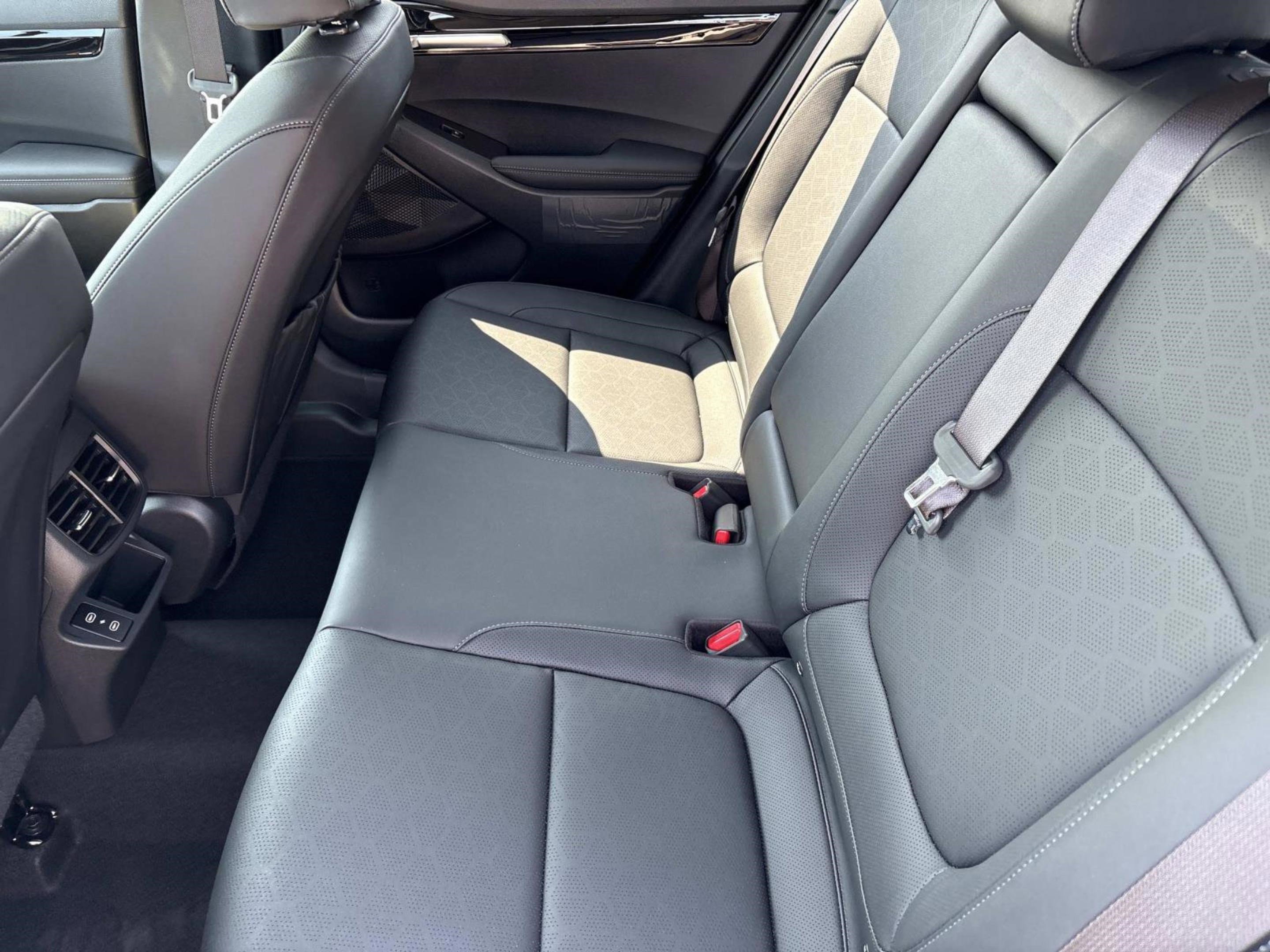 2026 Kia Seltos EX photo 16