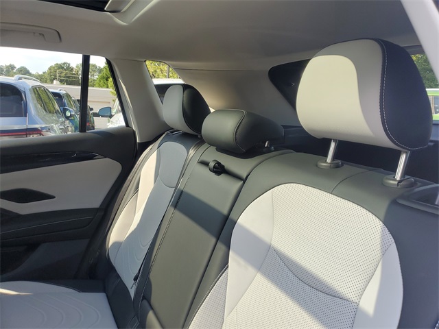 2025 Volkswagen Tiguan SE photo 8