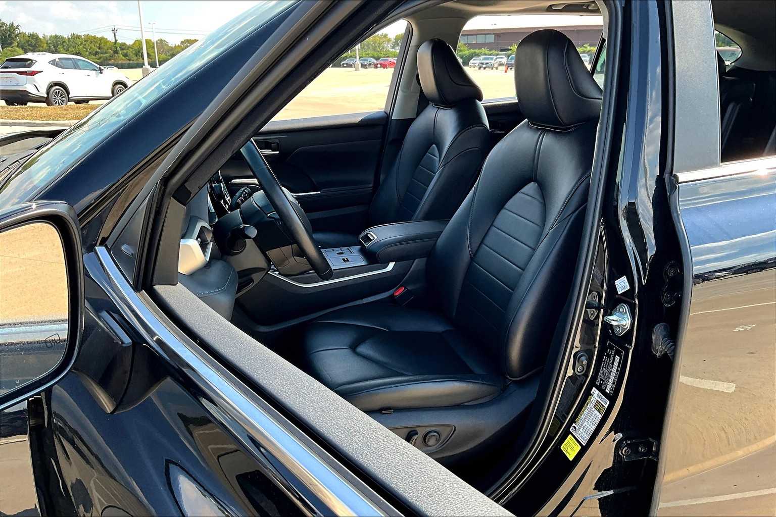 2023 Toyota Highlander XLE photo 4