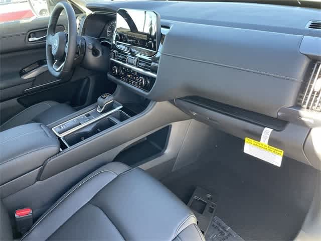 2025 Nissan Pathfinder SL photo 13