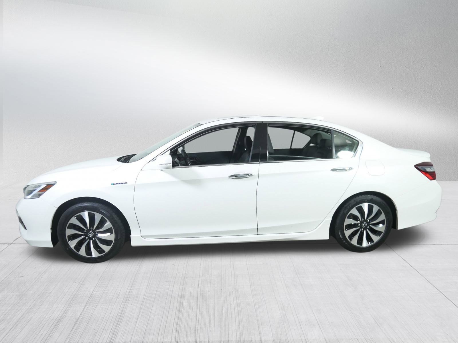 2017 Honda Accord Hybrid Touring photo 3