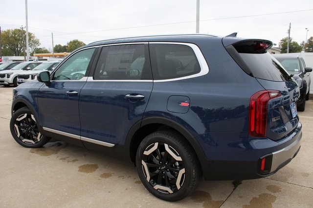 2025 Kia Telluride S photo 3