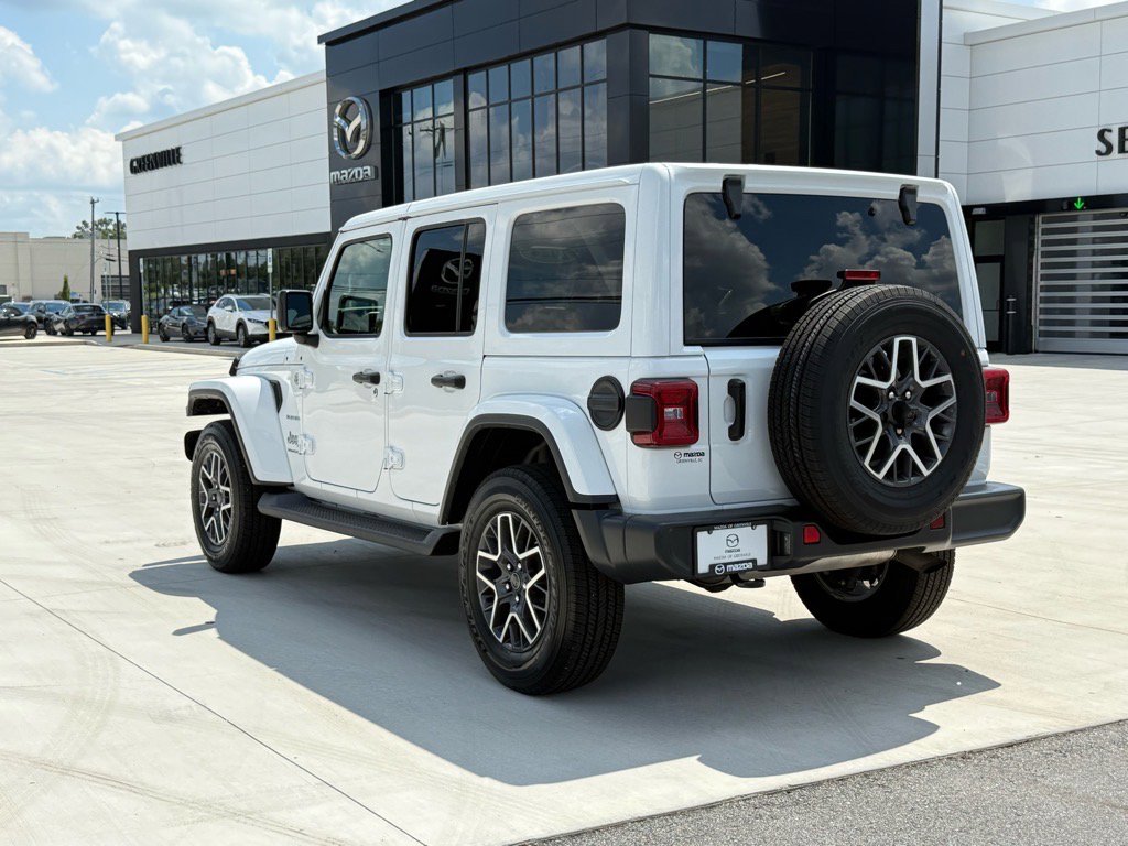 2024 Jeep Wrangler Sahara photo 7