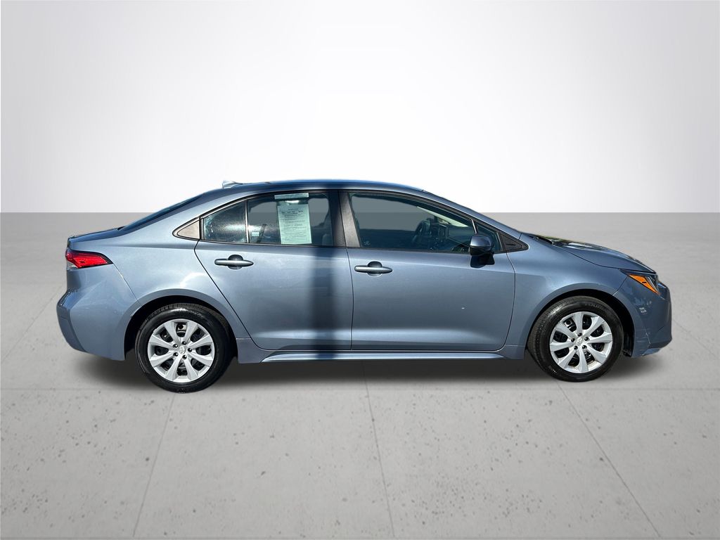 2022 Toyota Corolla LE photo 5