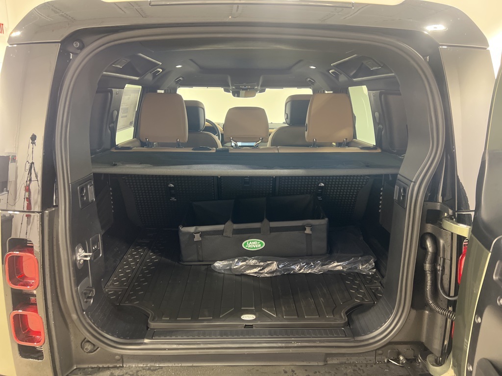 2025 Land Rover Defender 110 X-Dynamic SE photo 27