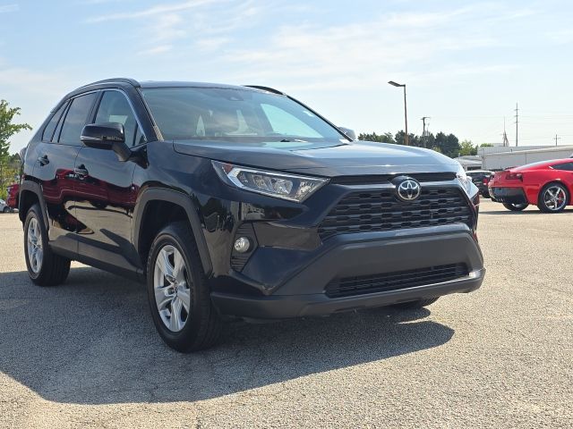 2021 Toyota RAV4 XLE photo 6