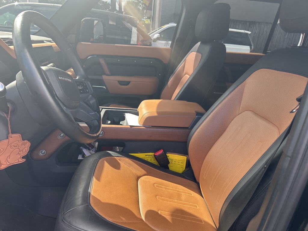2023 Land Rover Defender 110 photo 4