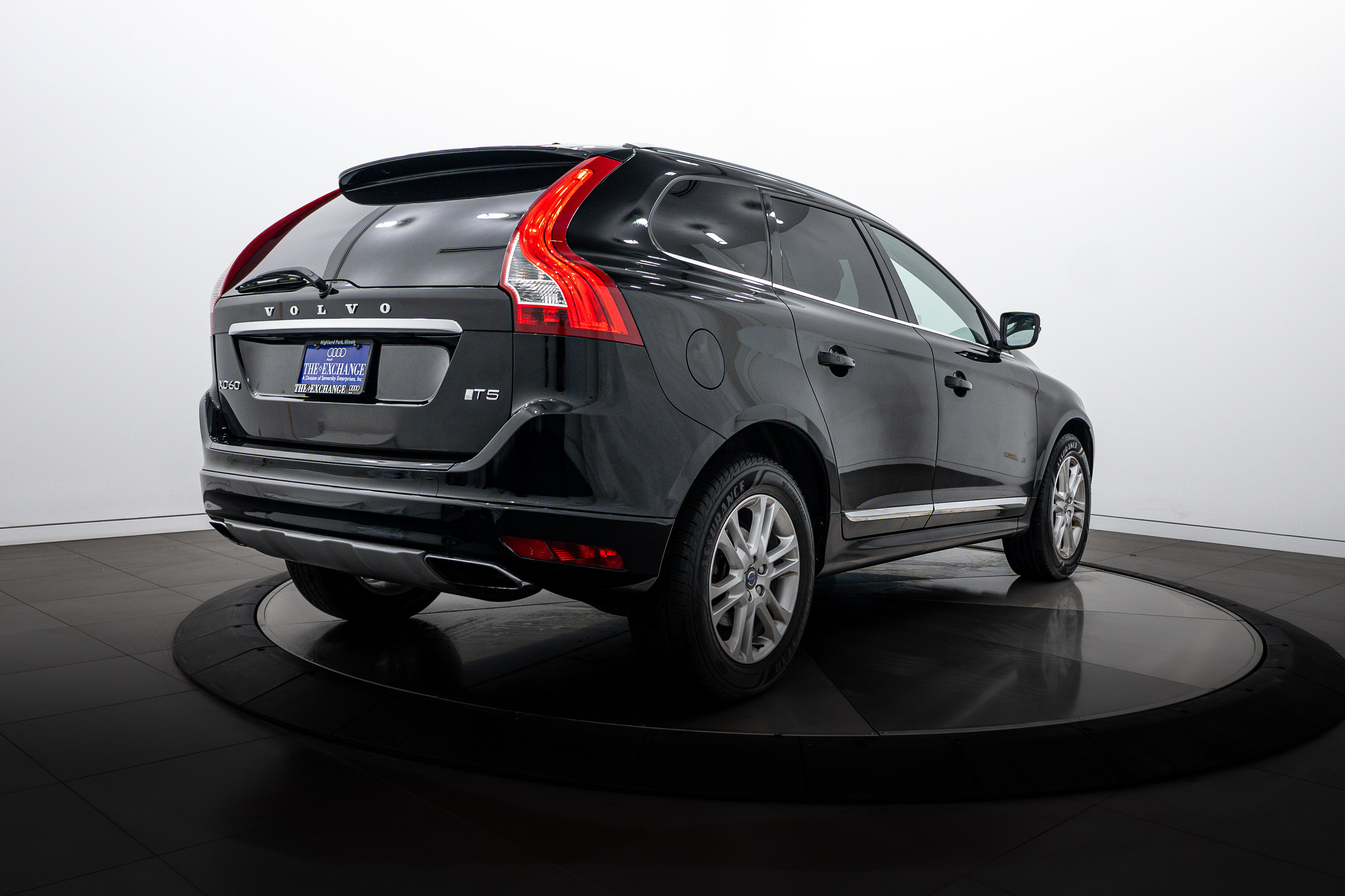 2016 Volvo XC60 T5 Drive-E Premier photo 2
