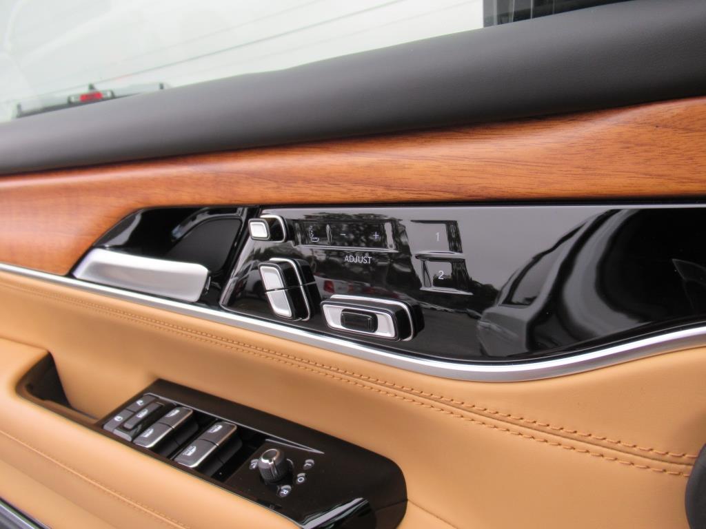 2024 Jeep Grand Wagoneer III photo 25
