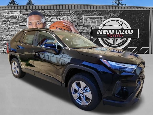 2025 Toyota RAV4 XLE's photo