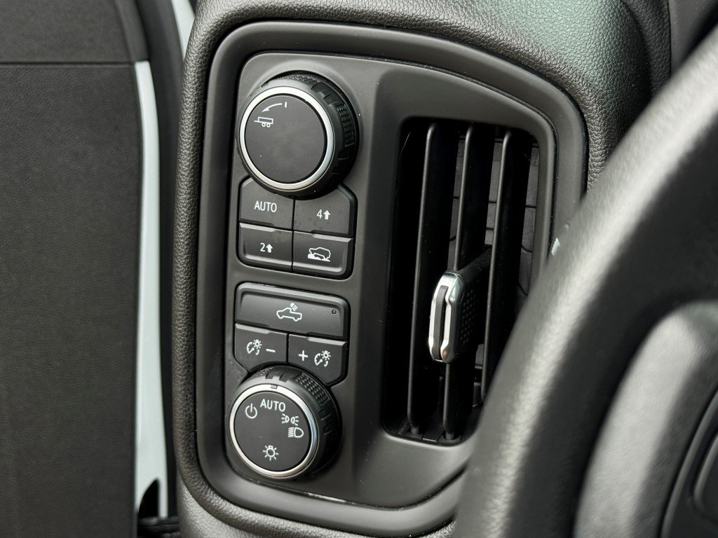 2022 Chevrolet Silverado 1500 Custom photo 30