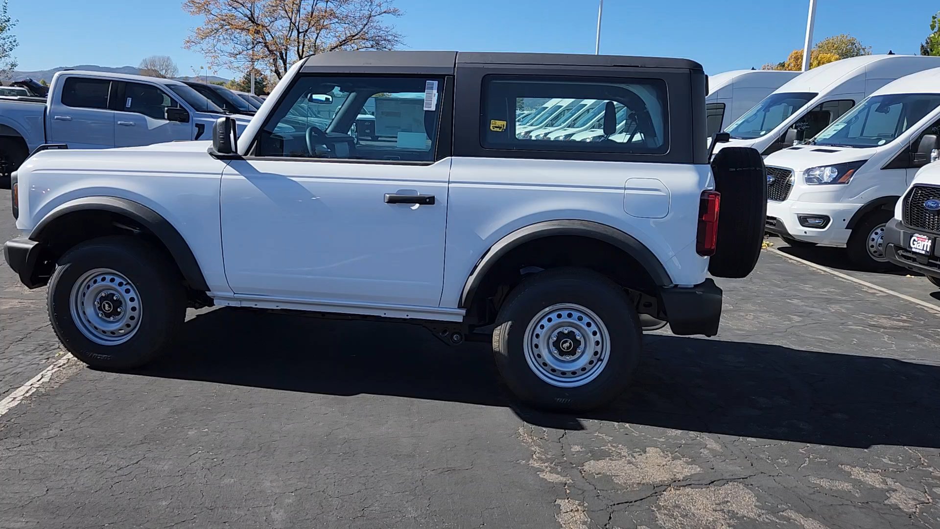 2025 Ford Bronco Base photo 3