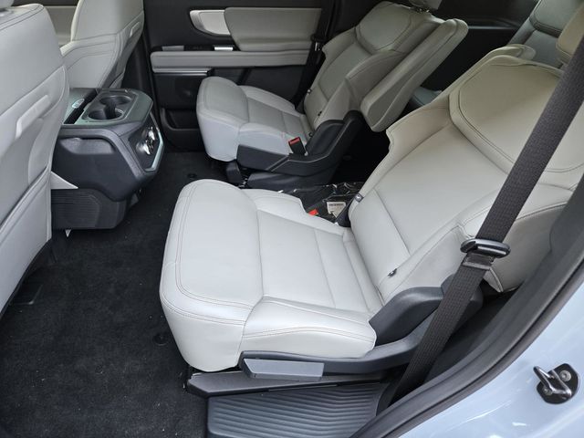 2025 Ford Expedition photo 24