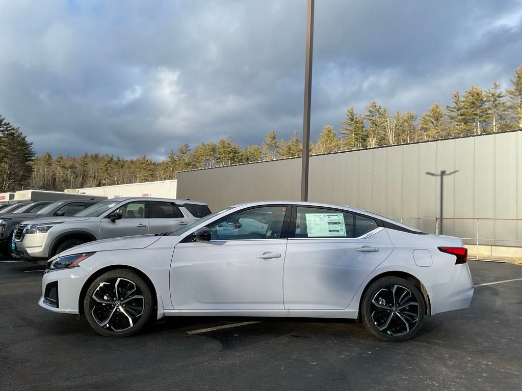 2025 Nissan Altima 2.5 SR photo 4