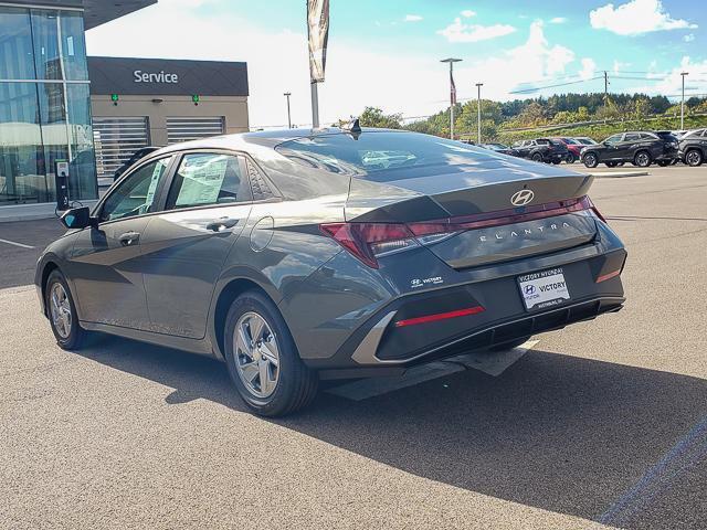 2025 Hyundai Elantra SE photo 7