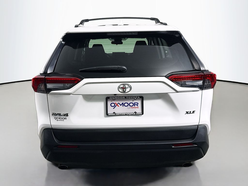 2022 Toyota RAV4 XLE photo 6