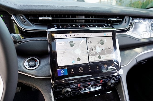 New 2023 Bright White Clear-Coat Exterior Paint Jeep 4xe image 28