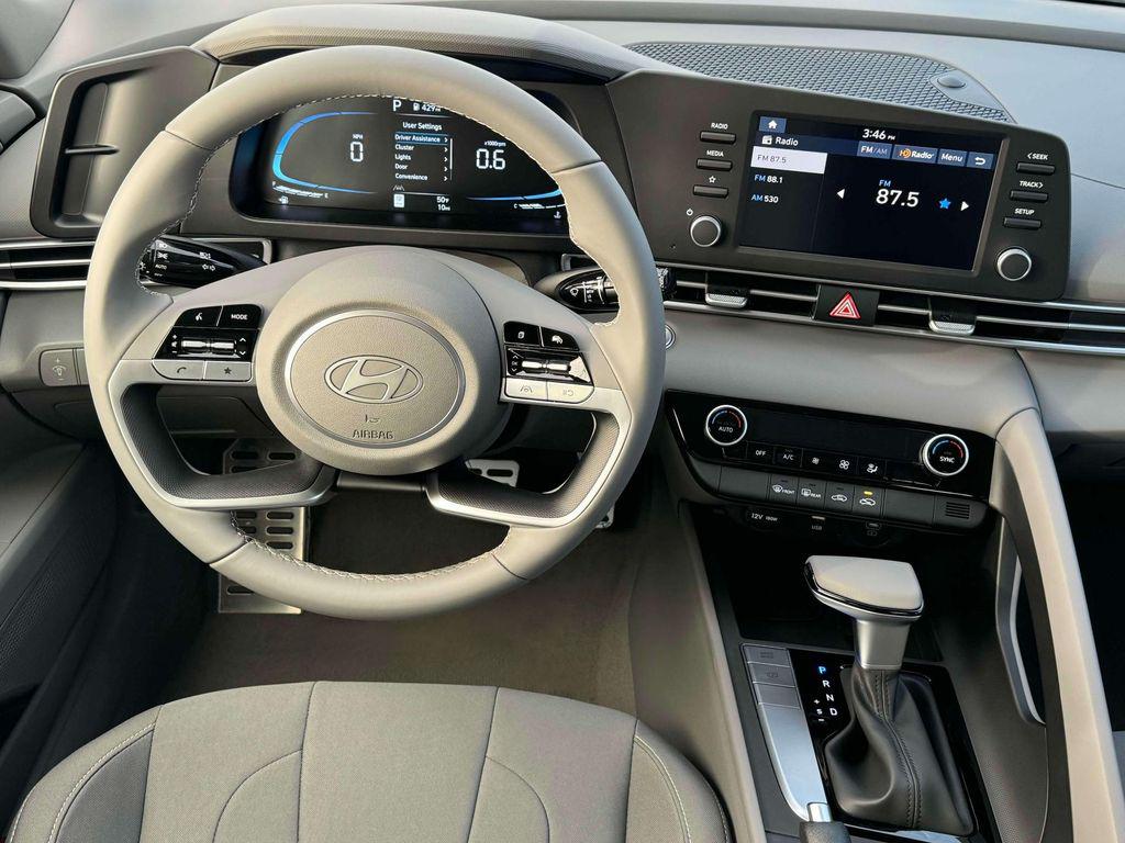 2025 Hyundai Elantra SEL Sport photo 17