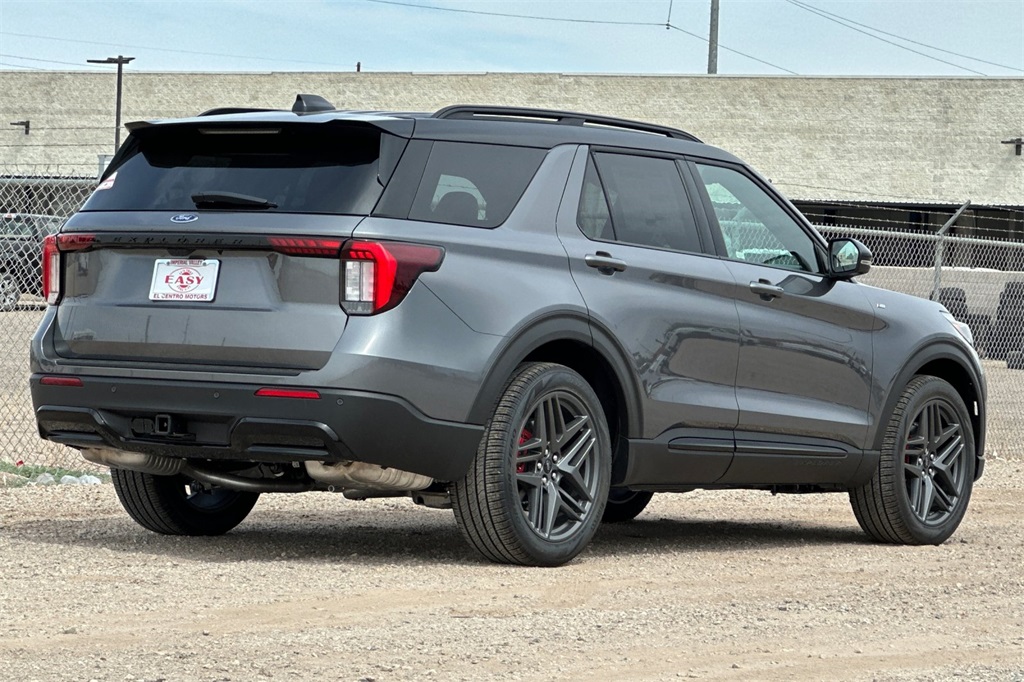 2025 Ford Explorer ST-Line photo 4