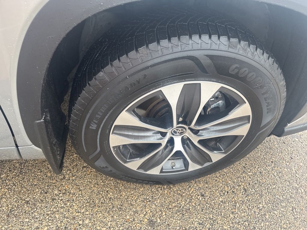 2022 Toyota Highlander XLE photo 19