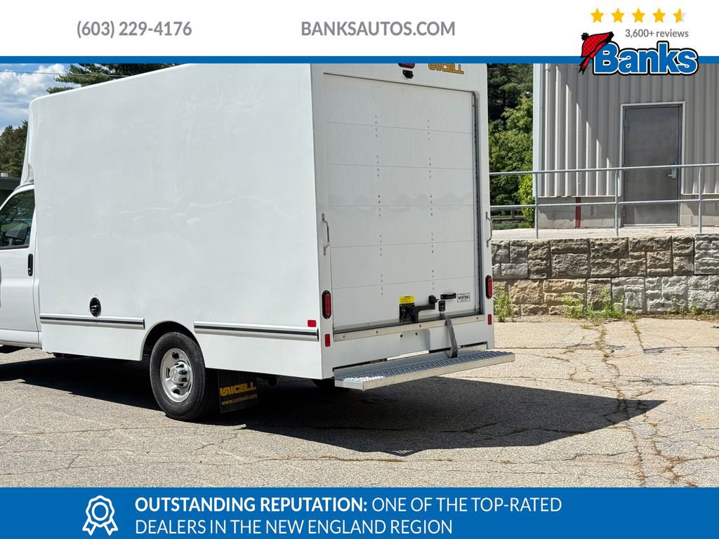 2025 Chevrolet Express Cutaway Base photo 5