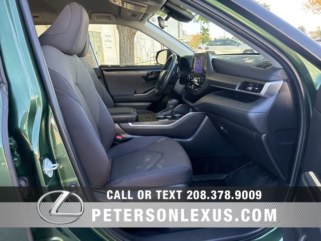 2023 Toyota Highlander Hybrid LE photo 10