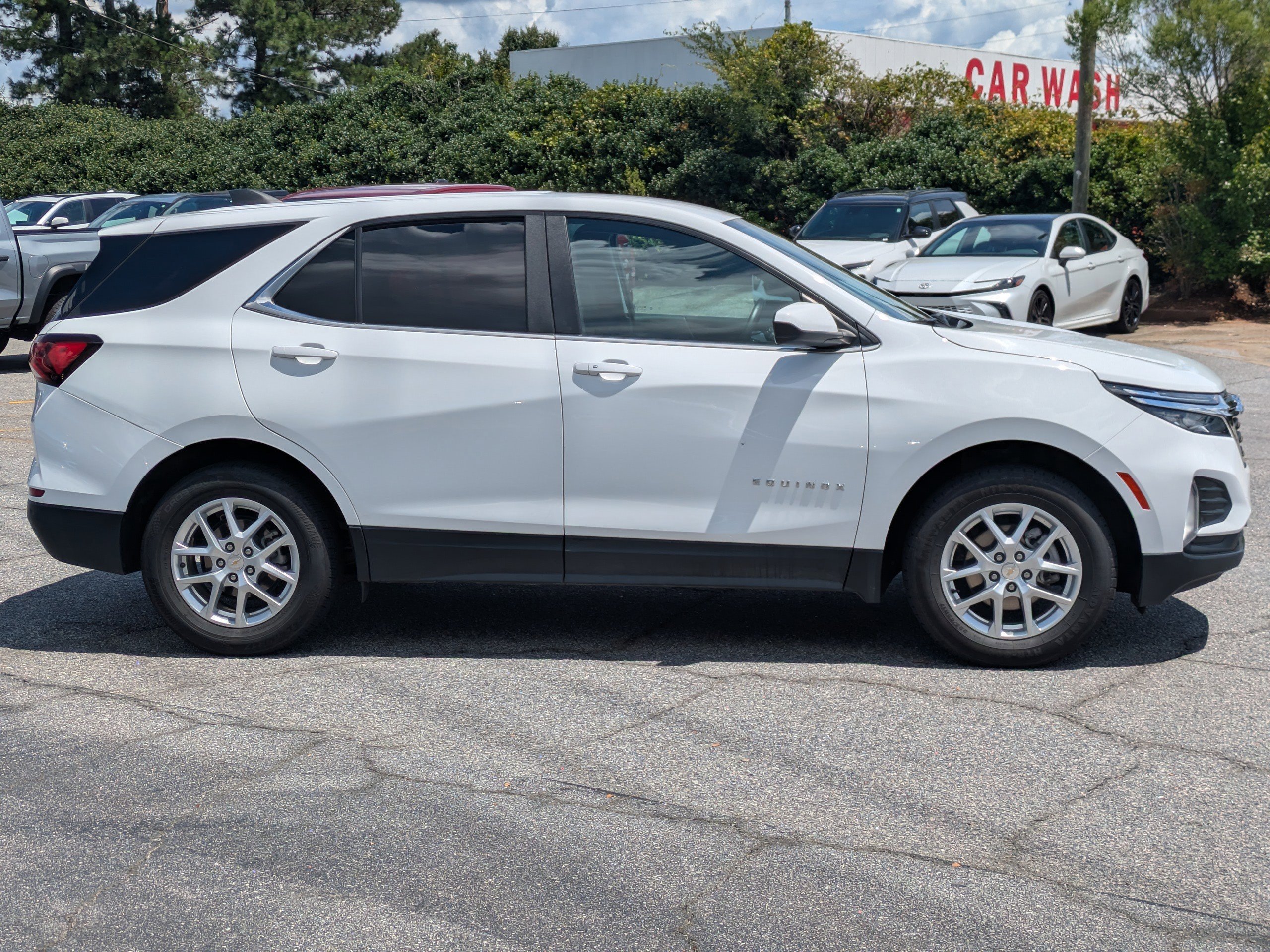 2024 Chevrolet Equinox LT photo 3