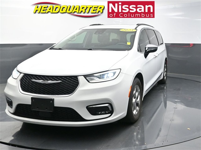 2023 Chrysler Pacifica Limited's photo