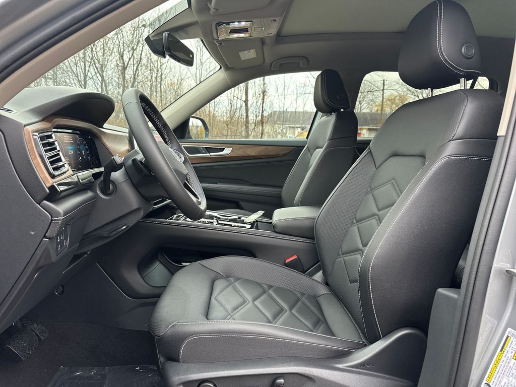 2026 Volkswagen Atlas SE Technology photo 2