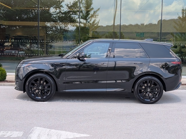 2025 Land Rover Range Rover Sport SE photo 2