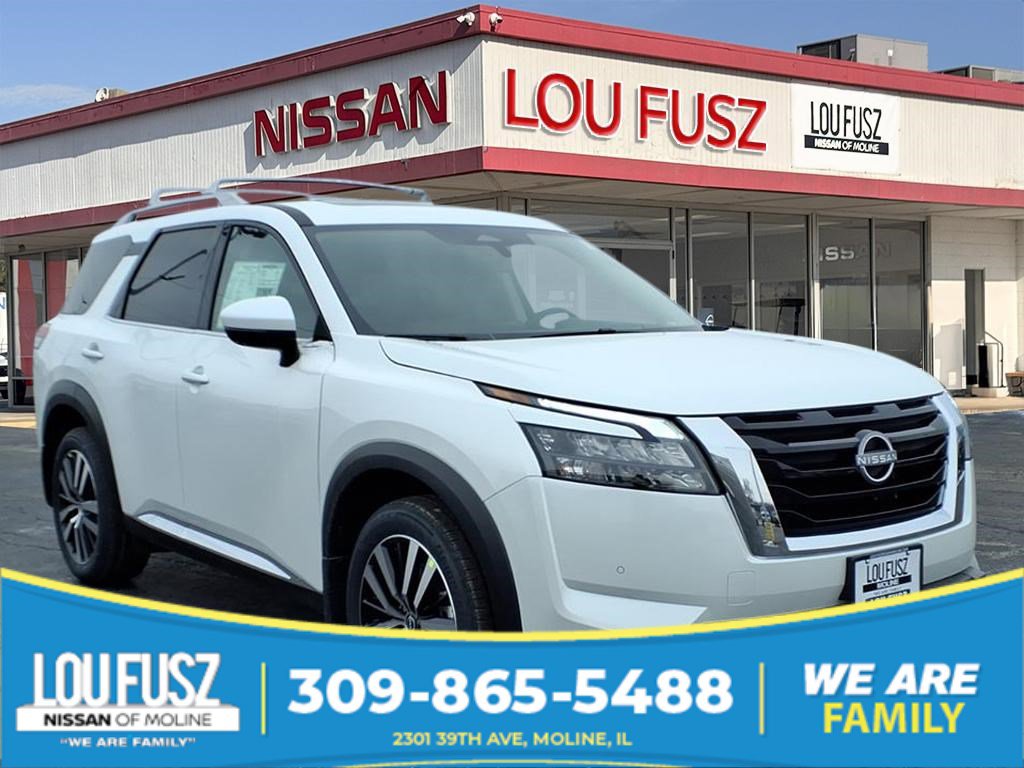 2025 Nissan Pathfinder Platinum's photo